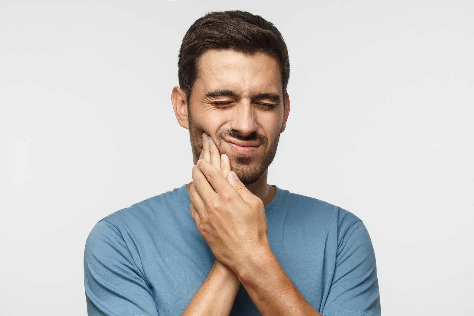 man in pain because of wisdom teeth data-lazy-srcset=